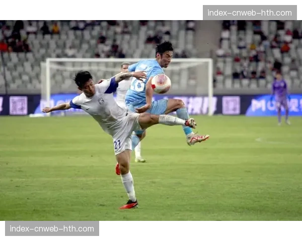 半场战报：深圳新鹏城0-0闷平武汉三镇，场面胶着