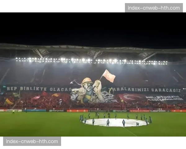 球迷文化：雷恩主场“罗阿翁公园”的巨型TIFO展示